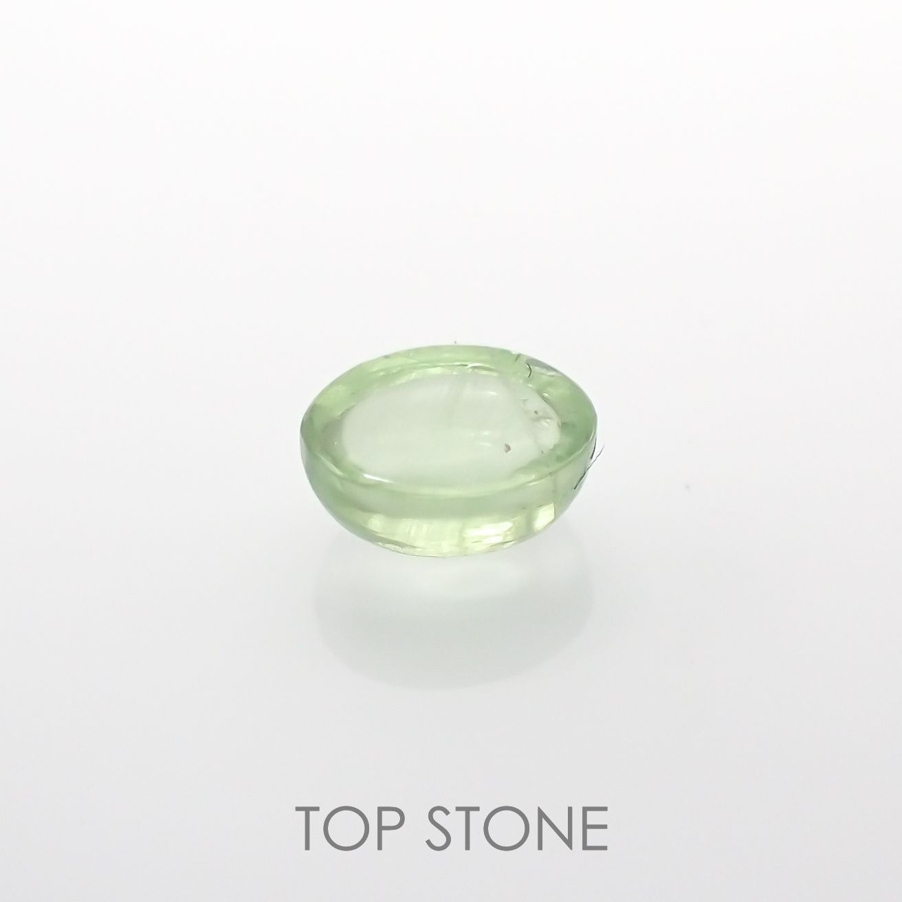 ミントガーネット(宝石名グロッシュラー・ガーネット)タンザニア産 0.56ct 識別済[220917748]4.9x4mm前後