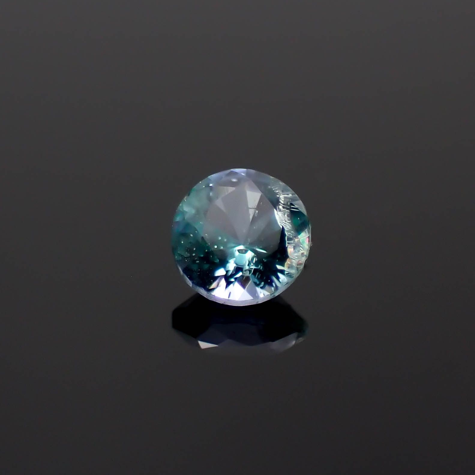ブルーグリーンコーネルピン(宝石名ブルー グリーン・コーネルピン)タンザニア産 0.15ct 識別済[240527671]3.2x3.1mm前後