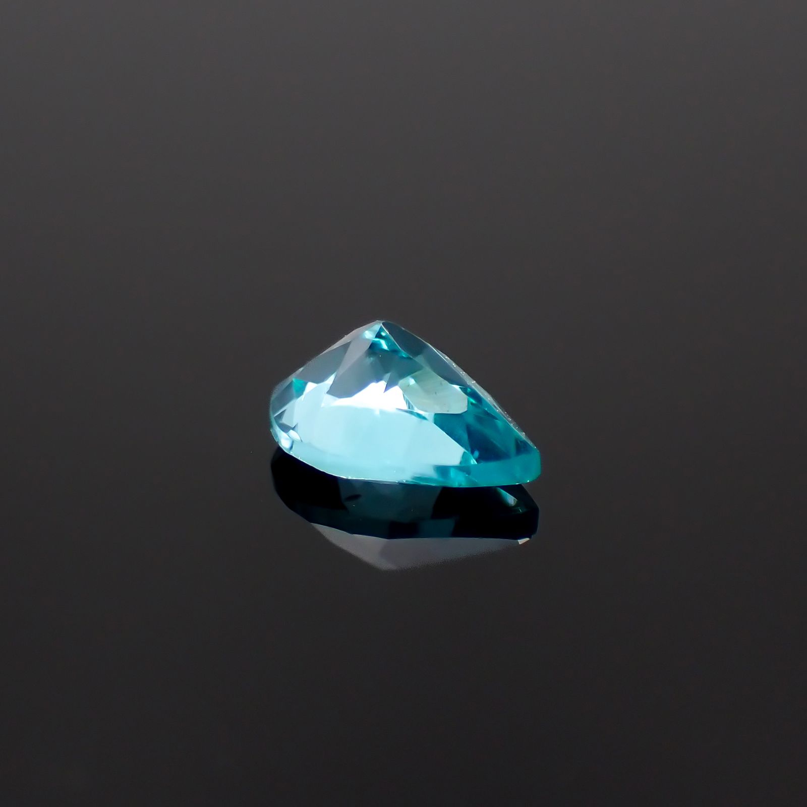 アパタイト(宝石名アパタイト)ブラジル産 0.67ct 識別済[231023843]6.8x4.8mm前後