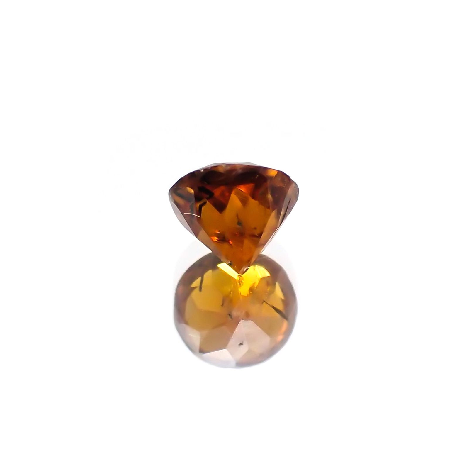 バストネサイト(宝石名バストネサイト)パキスタン産 ソ付(彩珠) 0.678ct / 4.5×4.5mm前後 [20128959]