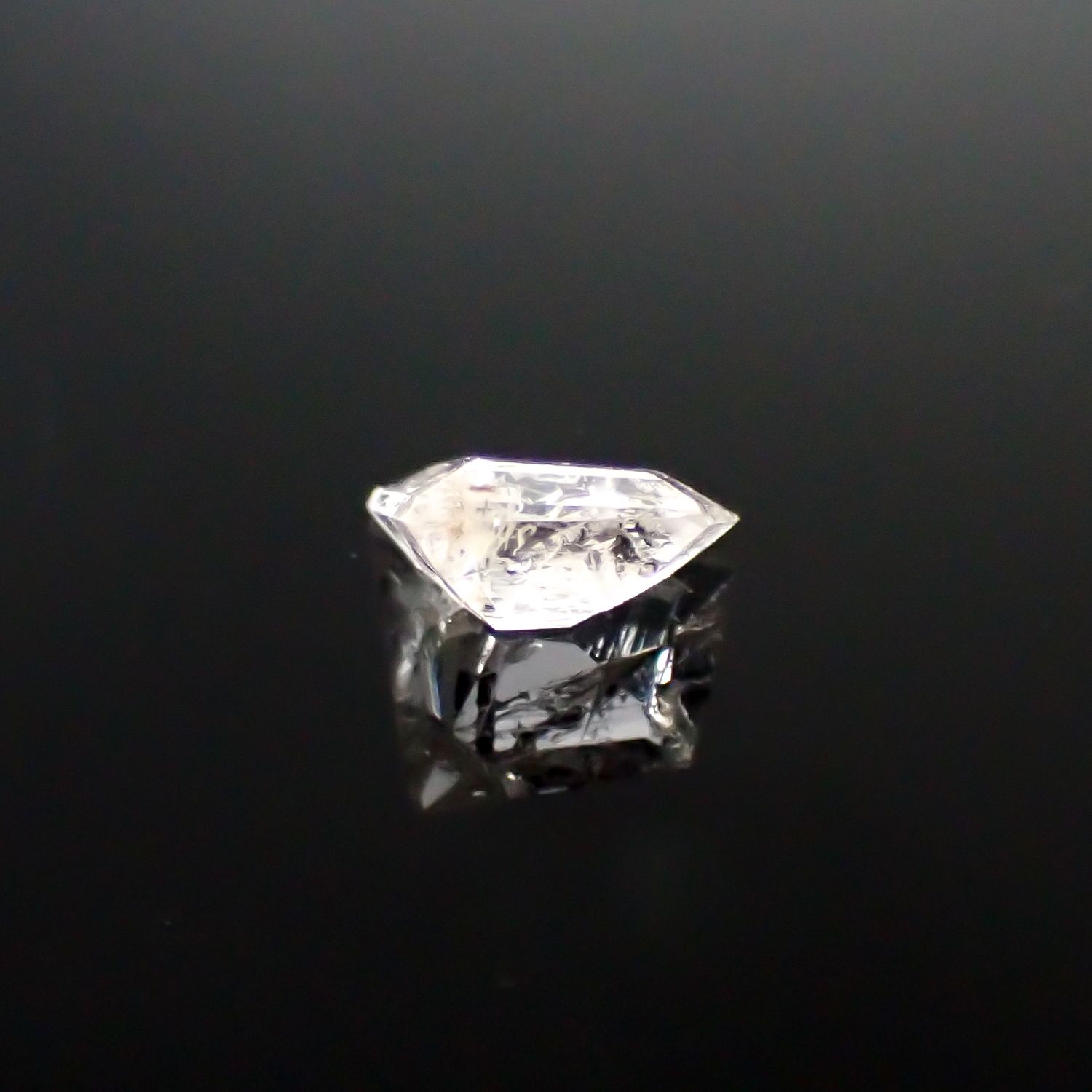 ◇カスタムカット◇ポードレッタイト(宝石名ポードレッタイト)ビルマ産 0.282ct ソ付(彩珠)[240628437]5.8x4.2mm前後