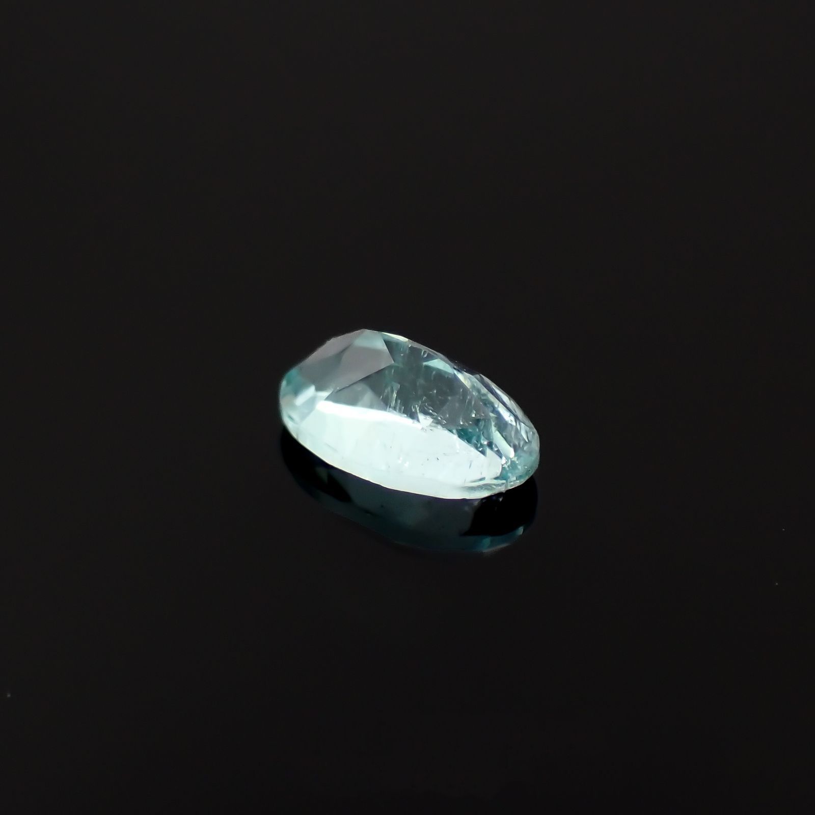 パライバトルマリン(宝石名トルマリン/別名パライバ・トルマリン)モザンビーク産 識別済 0.24ct / 5x3mm前後 [230220371]