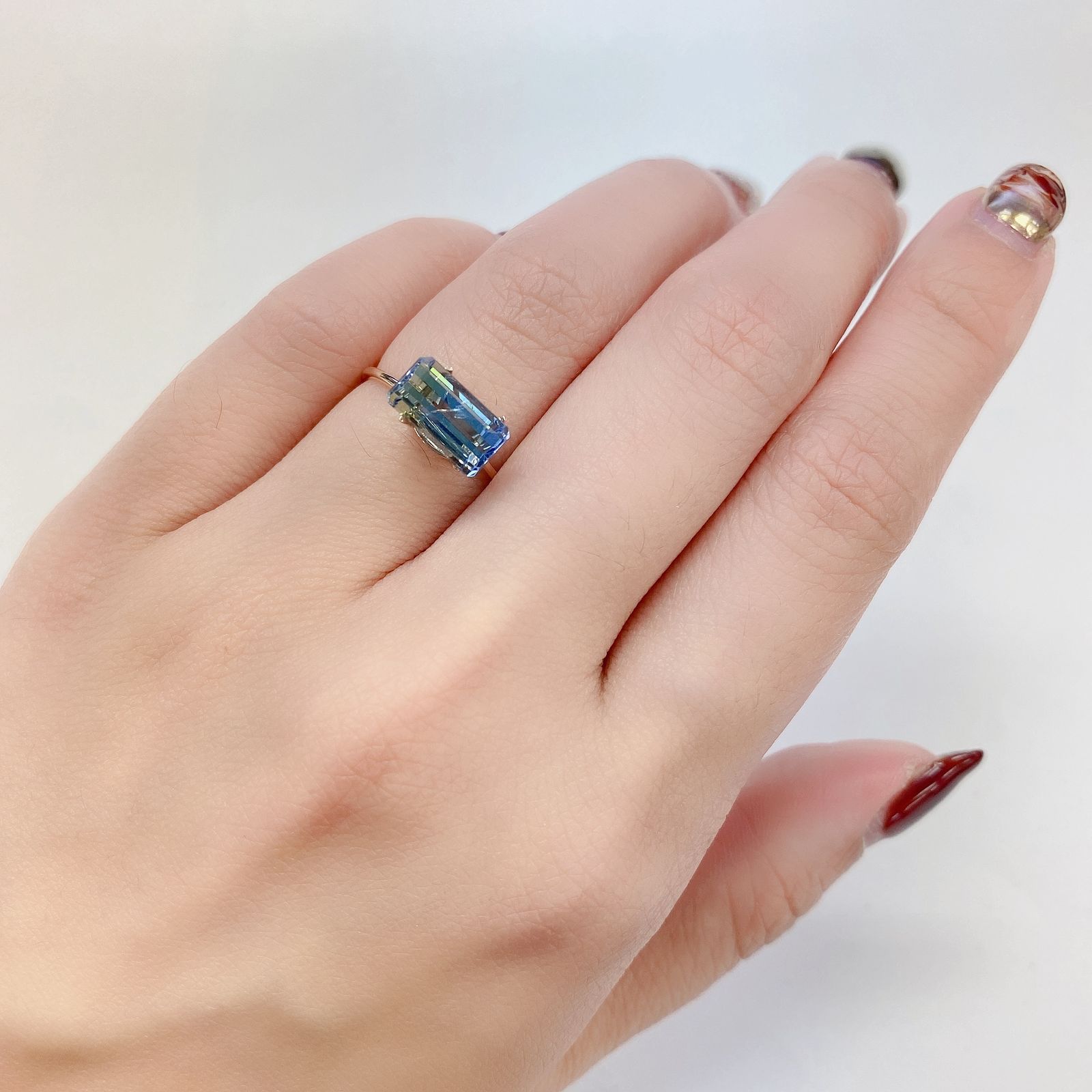 パーティカラータンザナイト(宝石名パーティカラード・ゾイサイト) タンザニア産 2.497ct ソ付(彩珠)[210711660]10.1×5.5mm前後