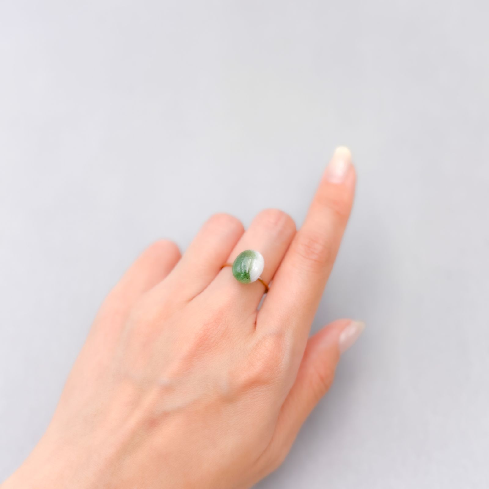 マトリックスエメラルド(エメラルドインクォーツ/フェルドスパー) ブラジル産 4.05ct [250430172]12.1x9.9mm前後