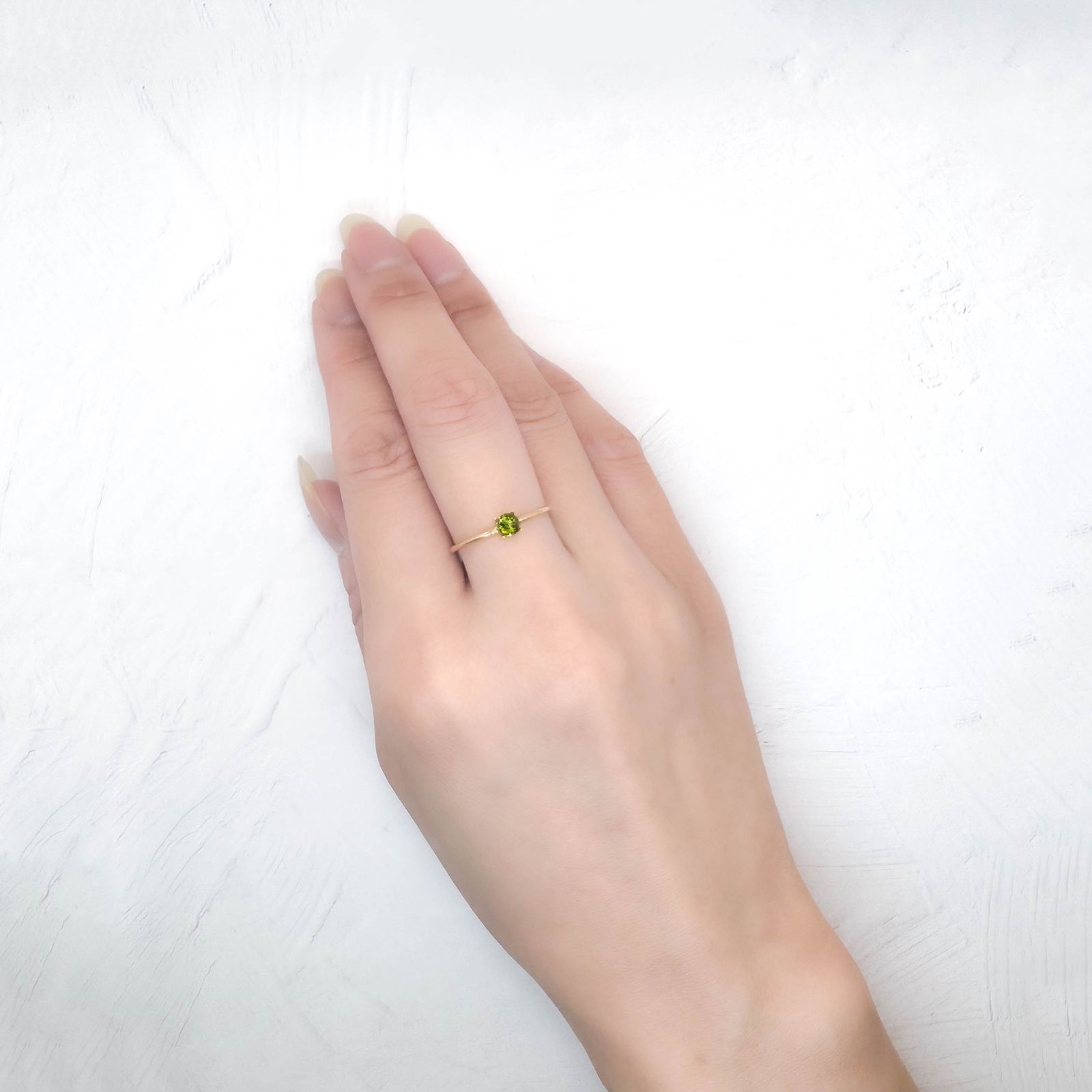 カラーチェンジスフェーン パキスタン産 0.22ct / 3.6x3.6mm前後 [250931060]