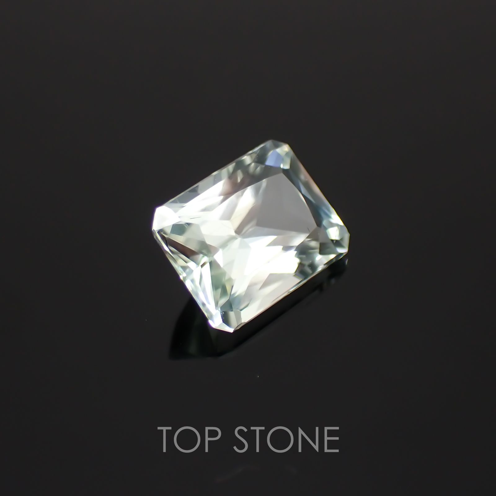ライムスポジュミン(宝石名スポジュミン) ブラジル産 1.77ct 識別済[19111500]8.4×6.4mm前後