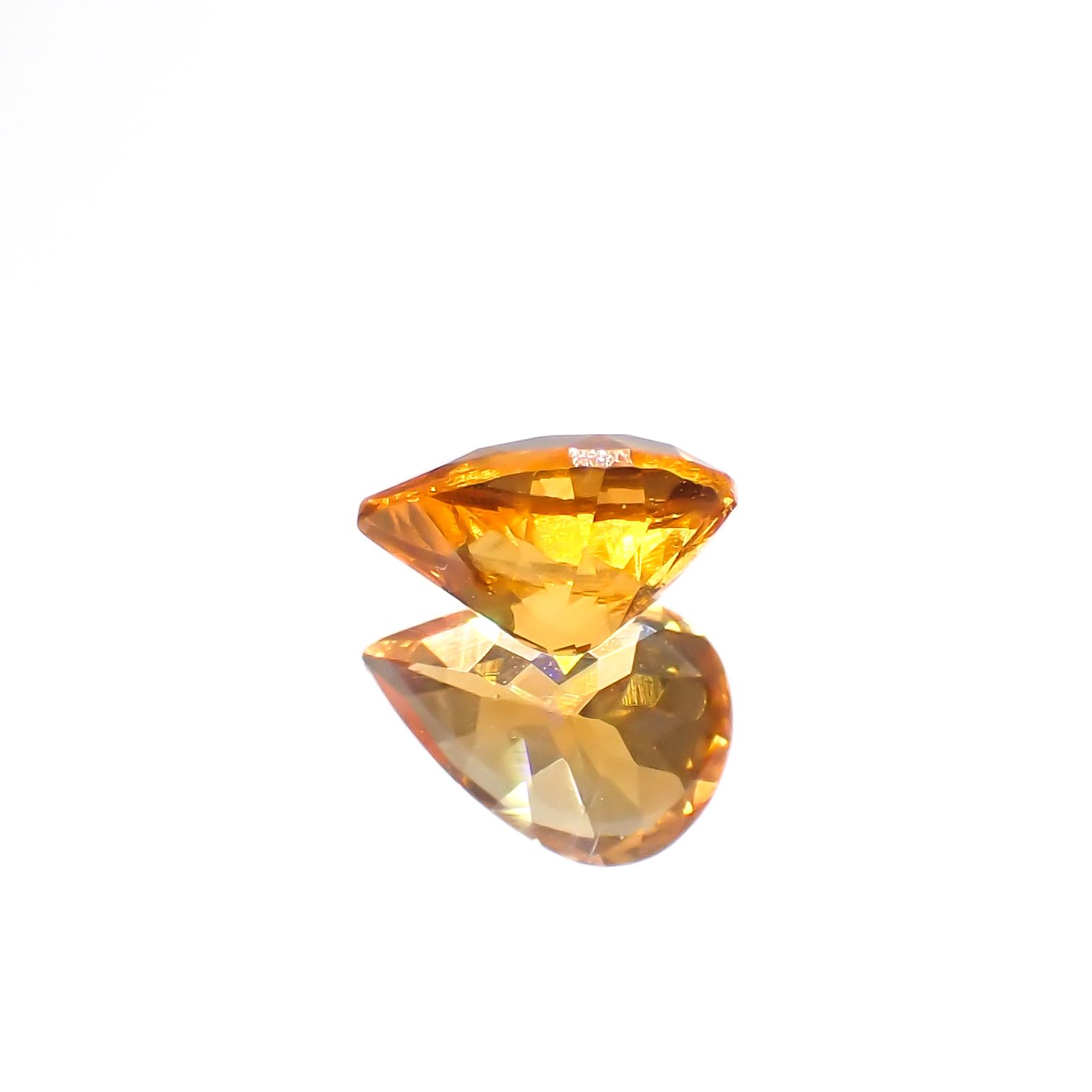 スペサルティンガーネット マンダリンオレンジカラー(宝石名ガーネット)ナイジェリア産 0.93ct 識別済[230923393]7.1x5mm前後
