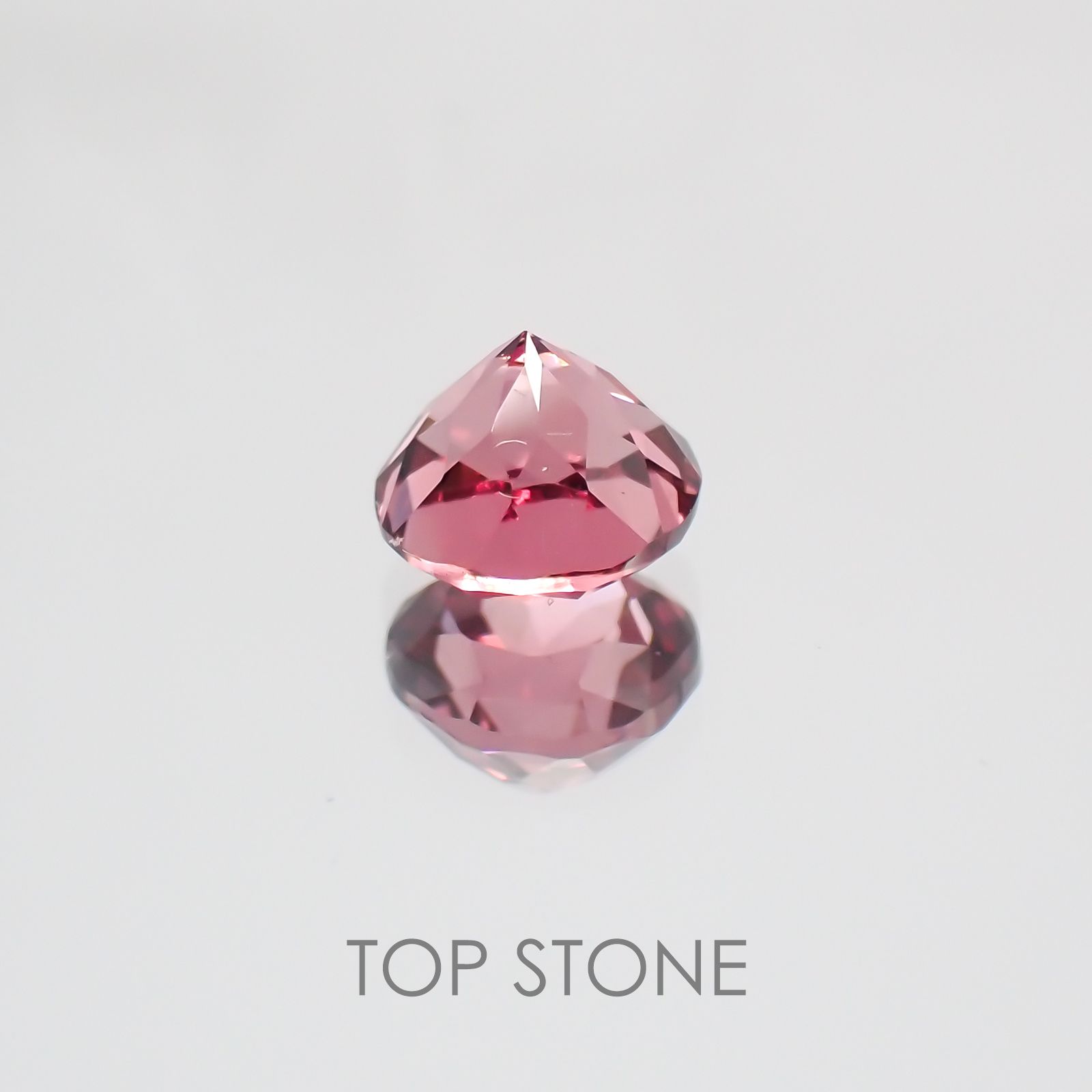 ウンバライトガーネット タンザニア産 ルース 0.75ct[20128579]5.1×5mm前後
