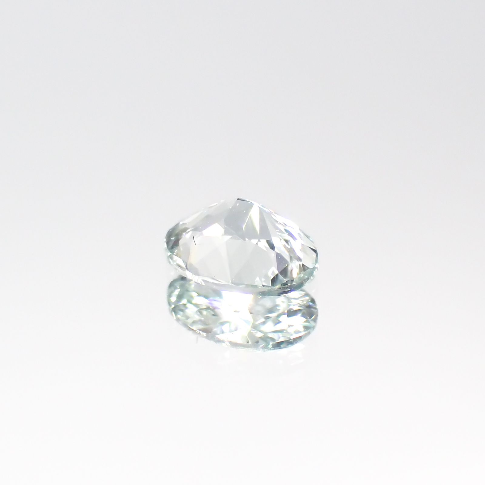 アイスブルーサファイア(宝石名サファイア)スリランカ/マダガスカル産 0.36ct 識別済[230421396]5.1x3.8mm前後