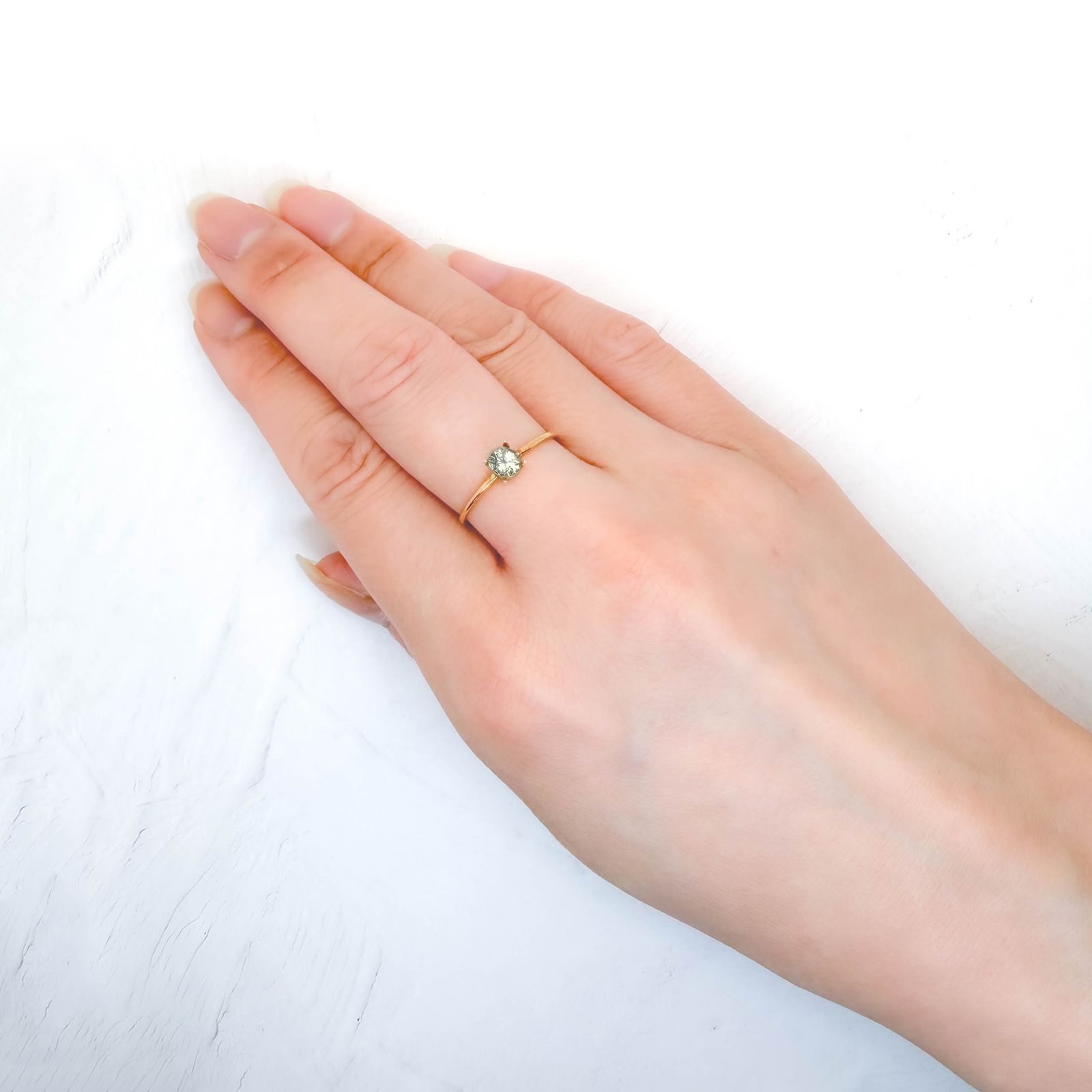 グリーンクリソベリル(宝石名クリソベリル)スリランカ/マダガスカル産 識別済 0.39ct / 4.4x3.8mm前後 [260514465]