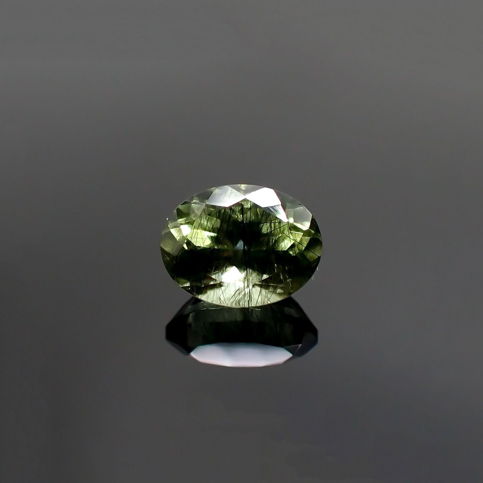 ルドウィジャイトインペリドット(宝石名ルドウィジャイトインペリドット) パキスタン産 識別済 1.73ct / 8x6.1mm前後 [260413499]