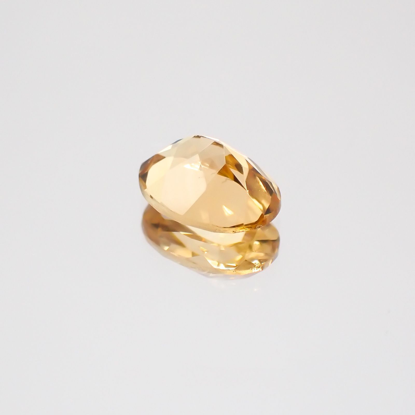 インペリアルガーネット(宝石名ヘソナイト・ガーネット)スリランカ産 0.85ct 識別済[231224368]6.8x4.9mm前後