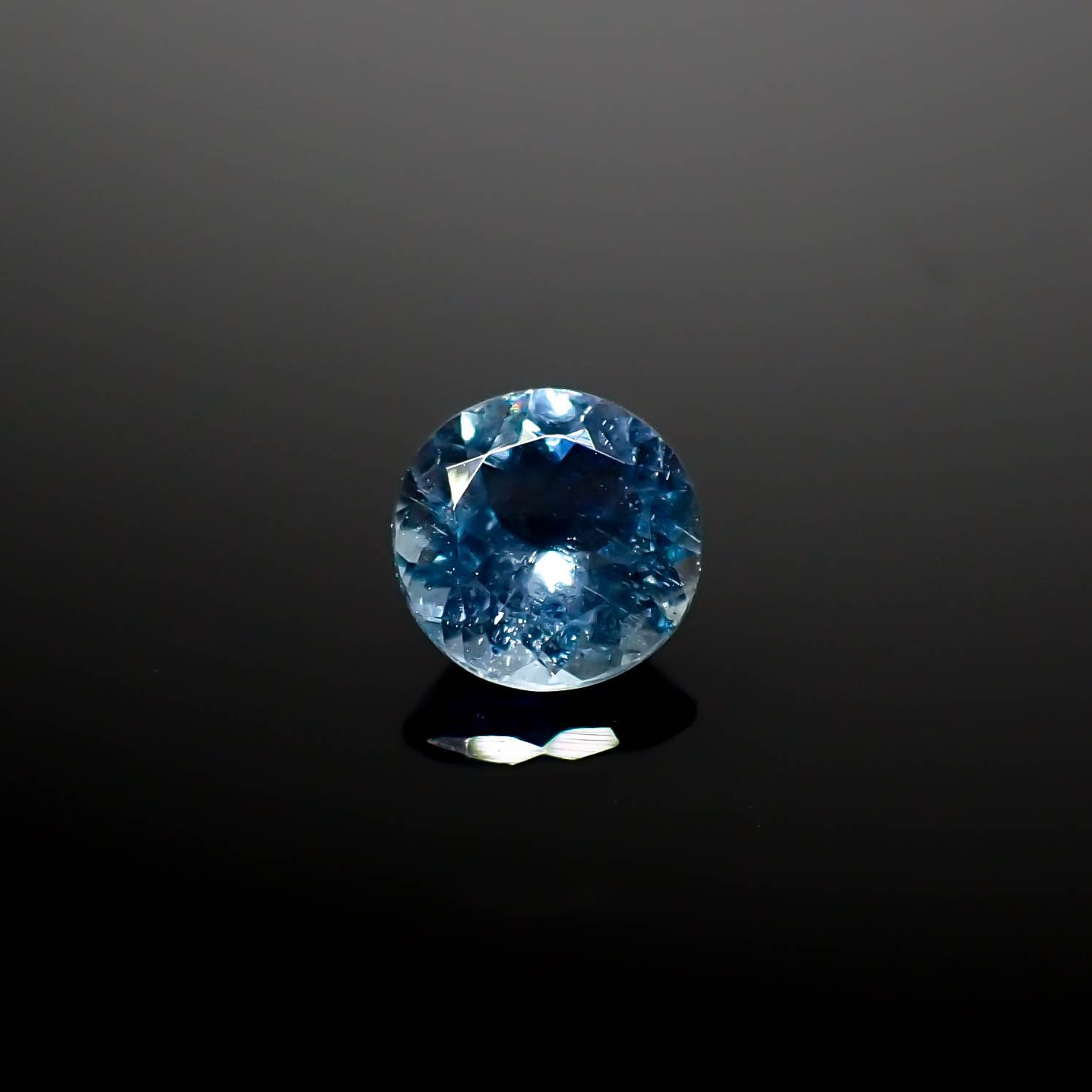 アクアマリン サンタマリアカラー ナイジェリア/マダガスカル産 0.68ct[240225975]6x5.9mm前後