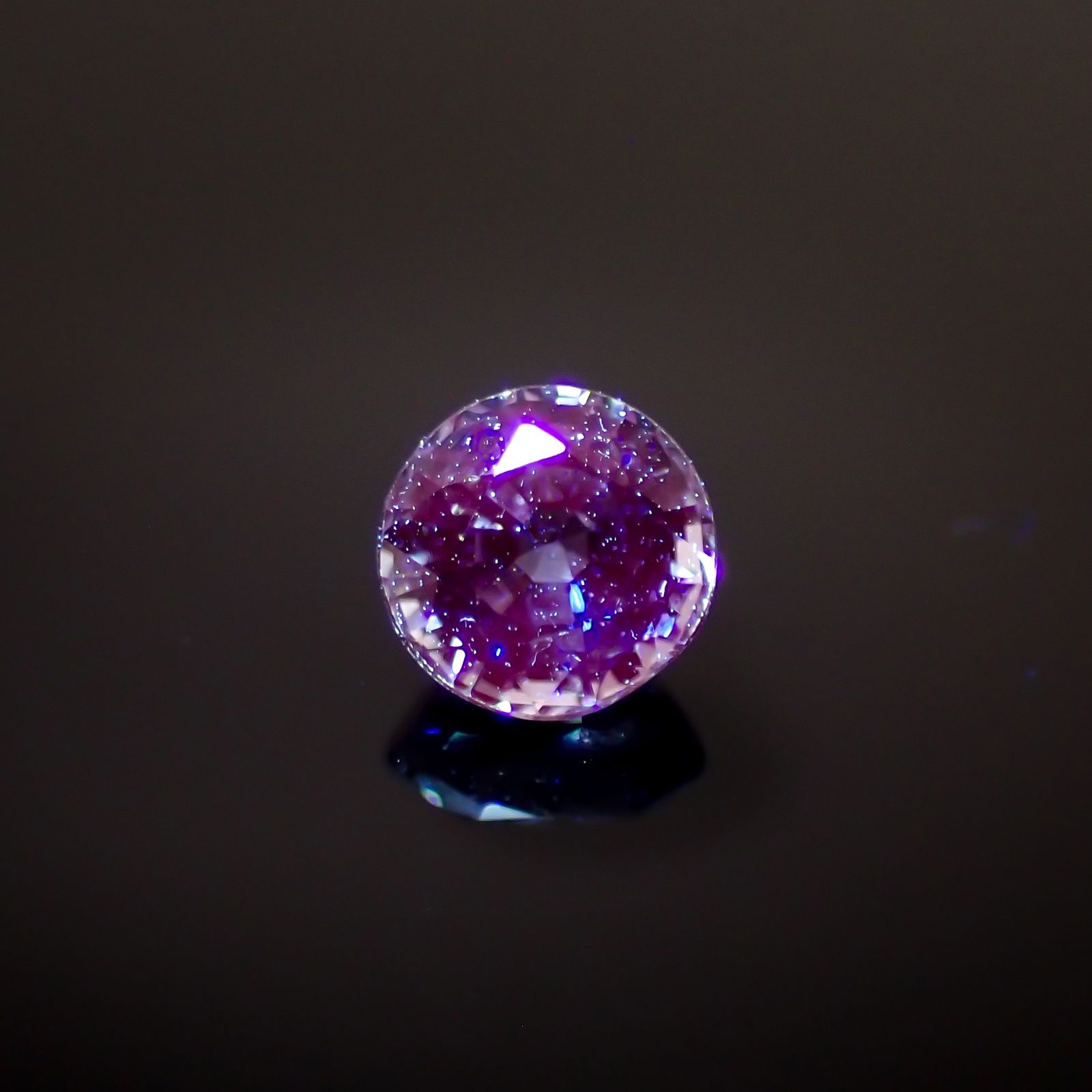 アイスブルーサファイア(宝石名サファイア)スリランカ/マダガスカル産 0.34ct 識別済[230722699]3.9x3.8mm前後