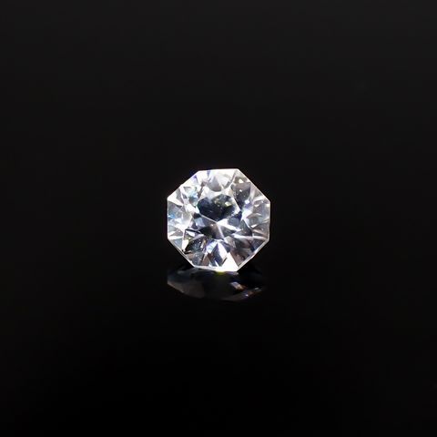 ◇オクタゴンカット◇カラーレスジルコン(宝石名ホワイト・ジルコン)スリランカ/カンボジア産 識別済 0.83ct / 5x4.9mm前後 [251231382]