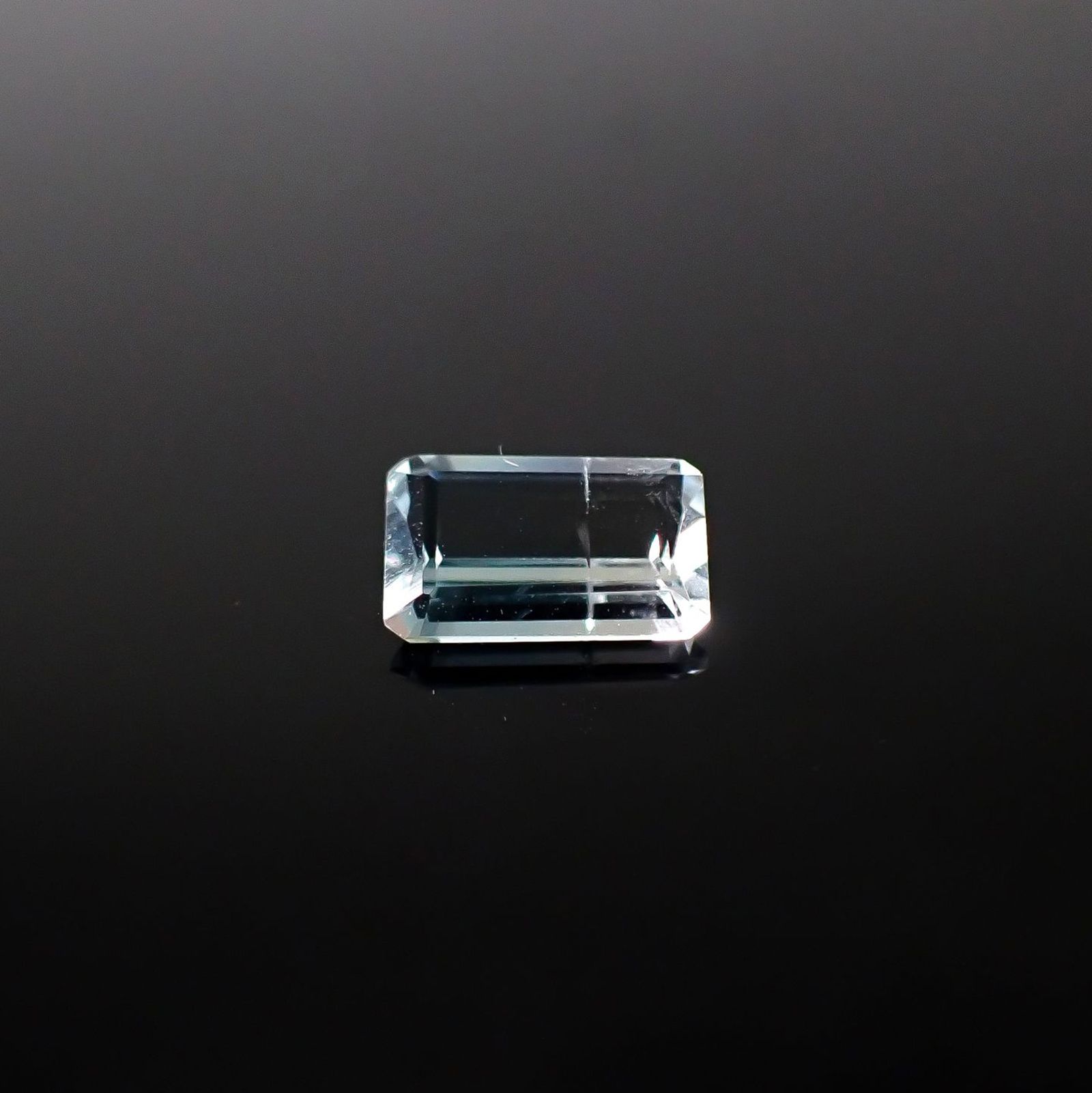 バイカラートパーズ 非加熱 ブラジル産 1.08ct / 7.8x4.9mm前後 [260331801]