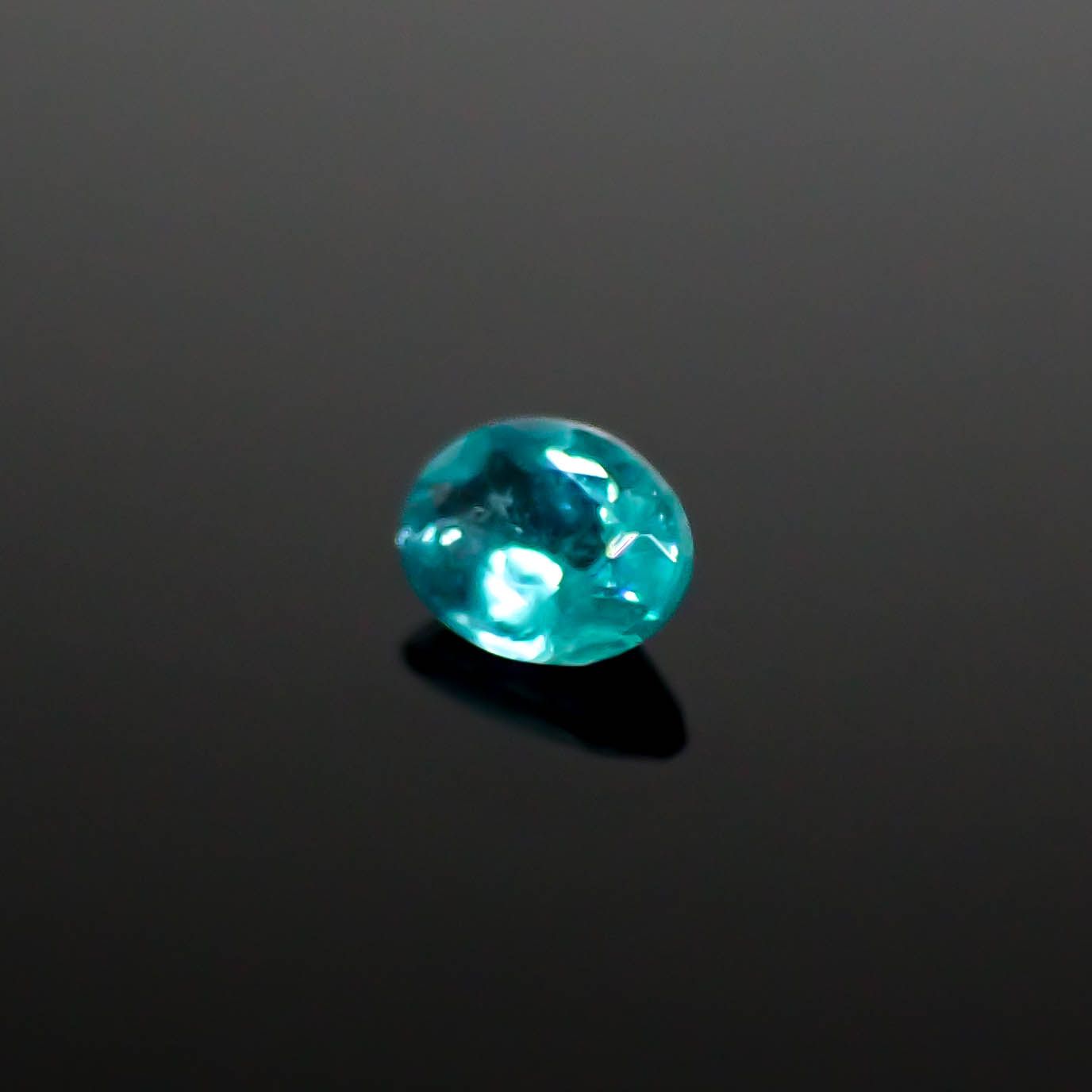 パライバトルマリン(宝石名トルマリン/別名パライバ・トルマリン)ブラジル・パライバ州バターリャ鉱山産 0.059ct 識別済[250730743]2.9x2.2mm前後