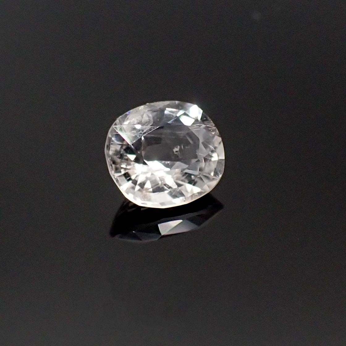 ポードレッタイト カラーレス(宝石名ホワイト・ポードレッタイト)ビルマ産 0.515ct ソ付(彩珠)[230722817]5.7x5.1mm前後