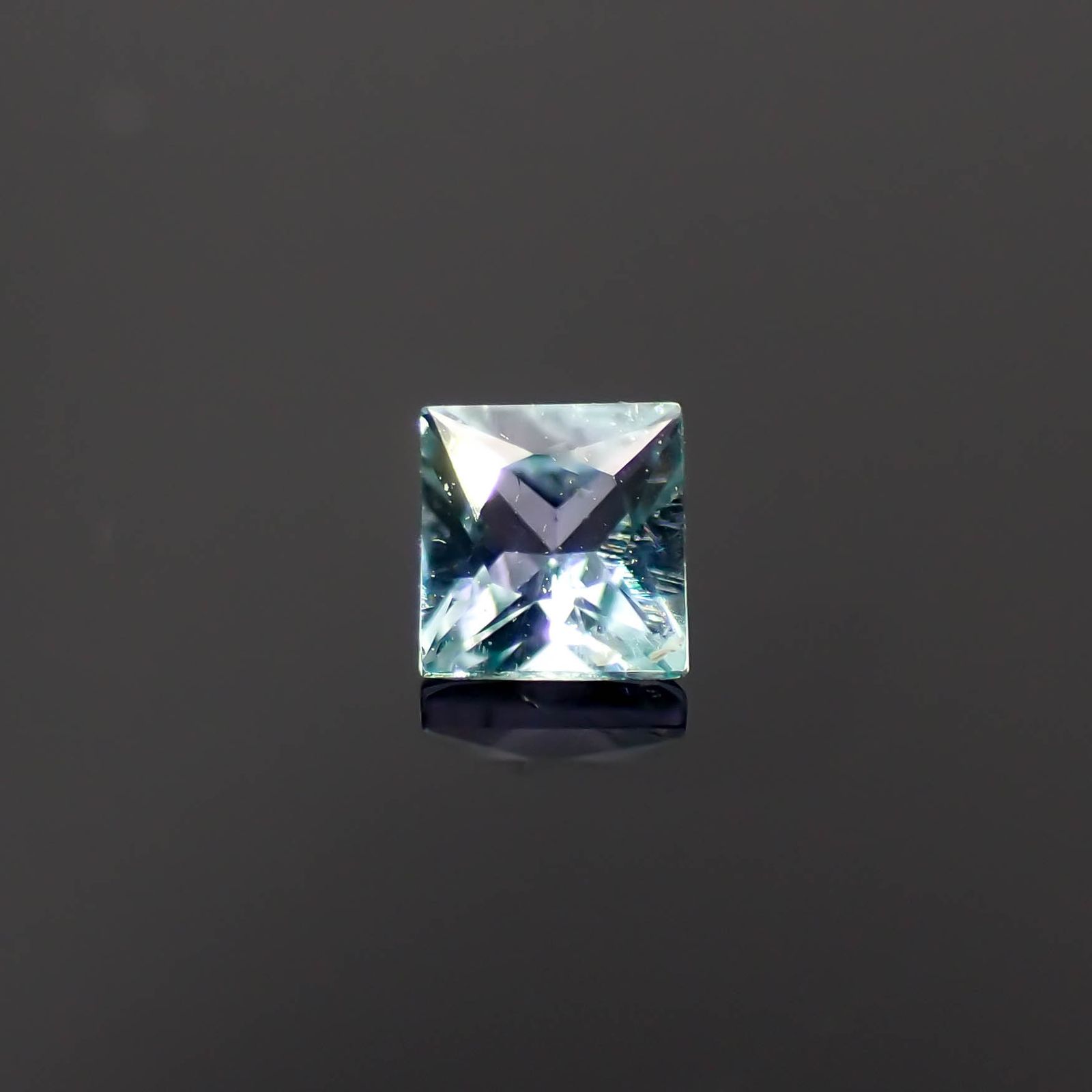 ◇プリンセスカット◇ブルーコーネルピン(宝石名コーネルピン)タンザニア産 0.13ct 識別済[230421859]2.8x2.8mm前後