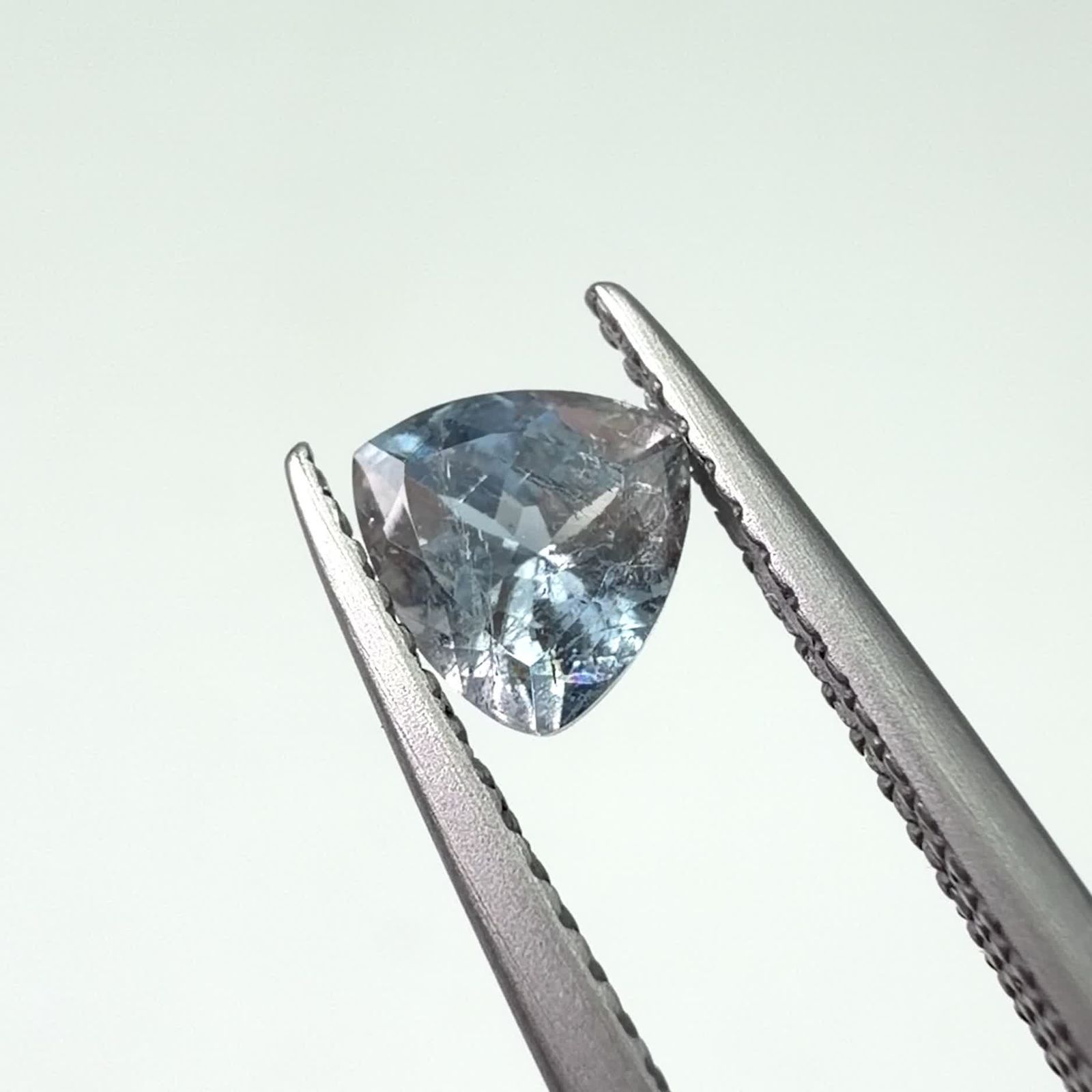 ユークレース(宝石名ユークレース)ジンバブエ産 識別済 0.72ct / 5.6x5