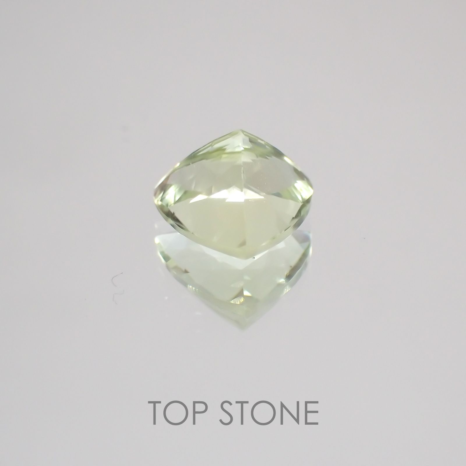 ライムヘルデライト ブラジル産 ルース 1.82ct[210310350]8.1×8.4mm前後