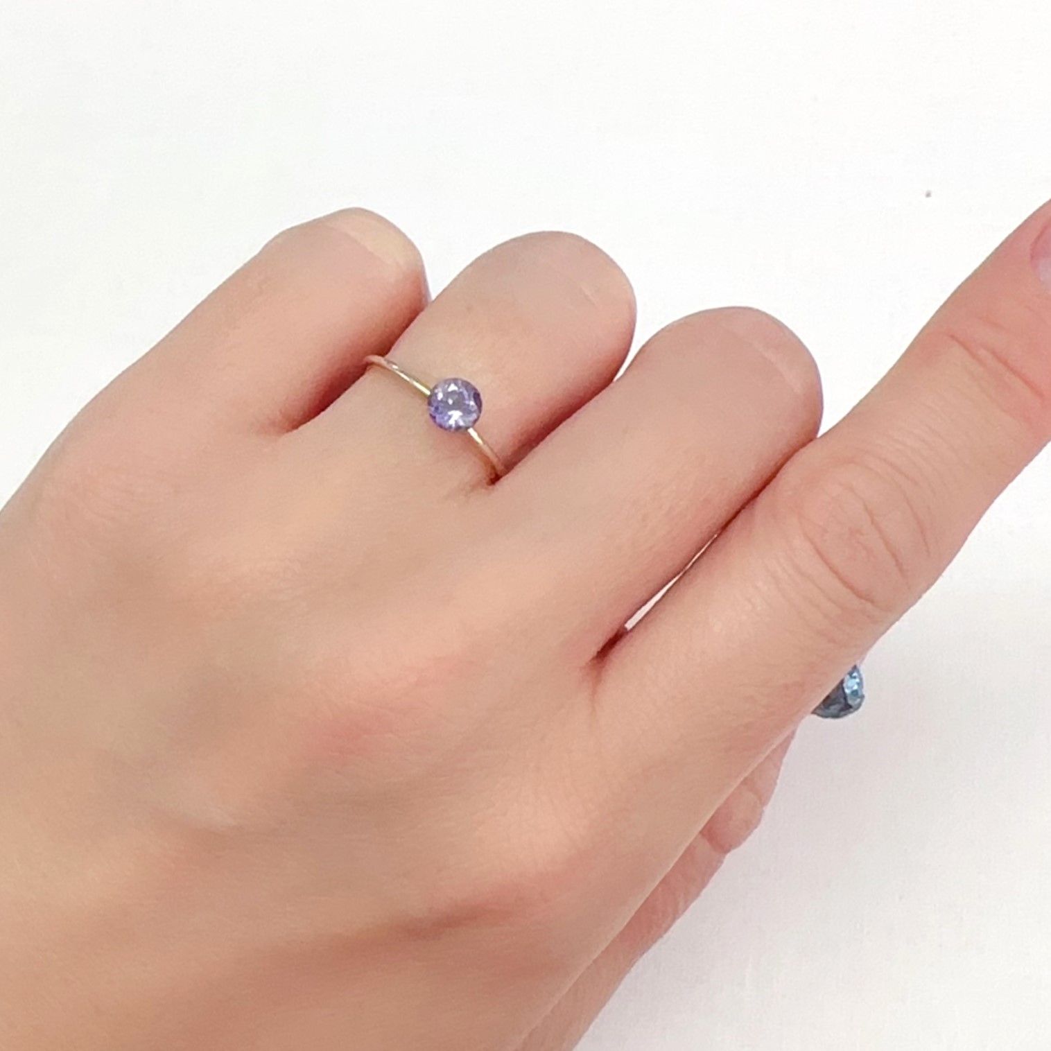 マリアライト(宝石名パープル・スキャポライト)スリランカ産 0.48ct 識別済[240326980]4.9x4.8mm前後