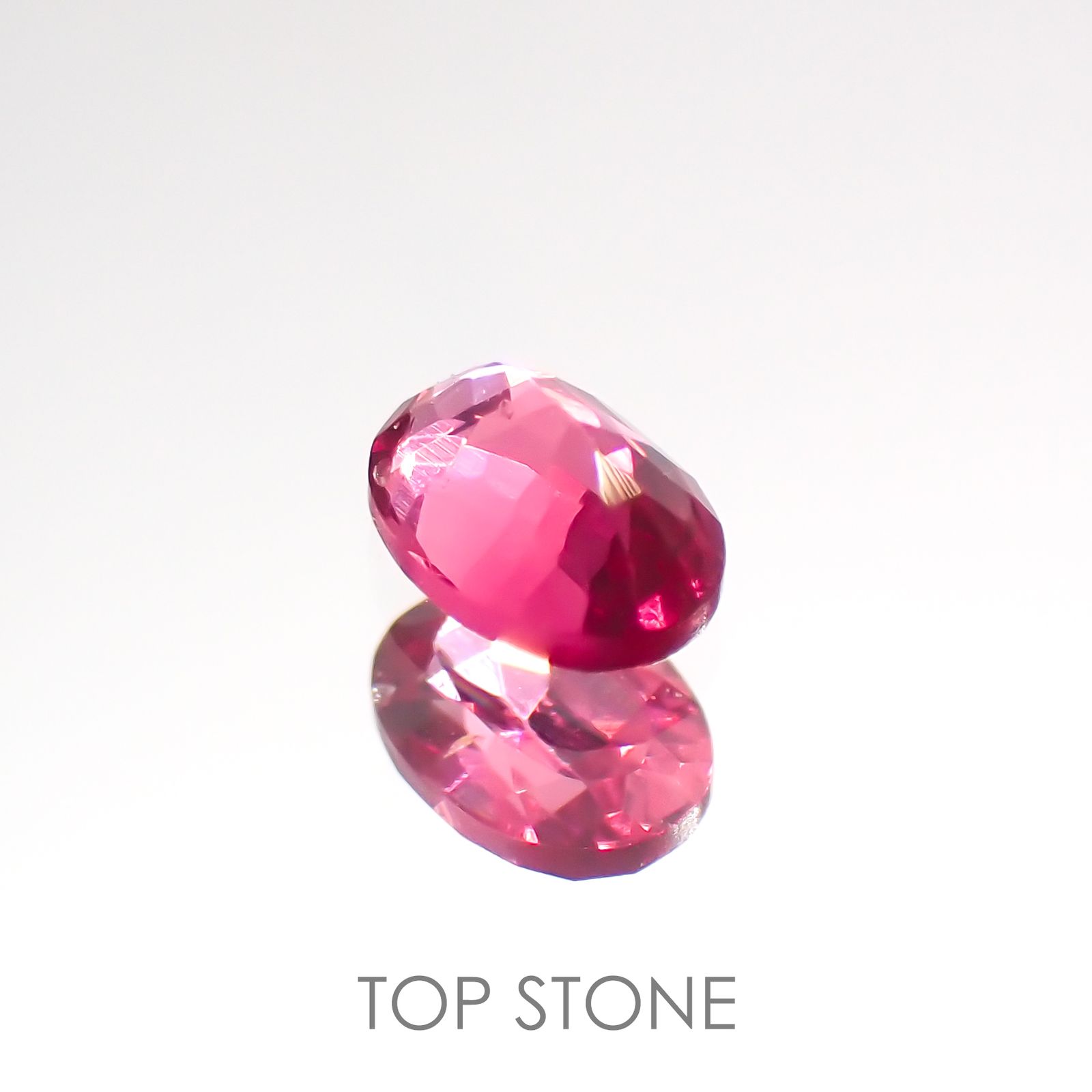 ホットピンクスピネル(宝石名ピンク・スピネル)タンザニア産 0.21ct 識別済[220114132]4x3mm前後