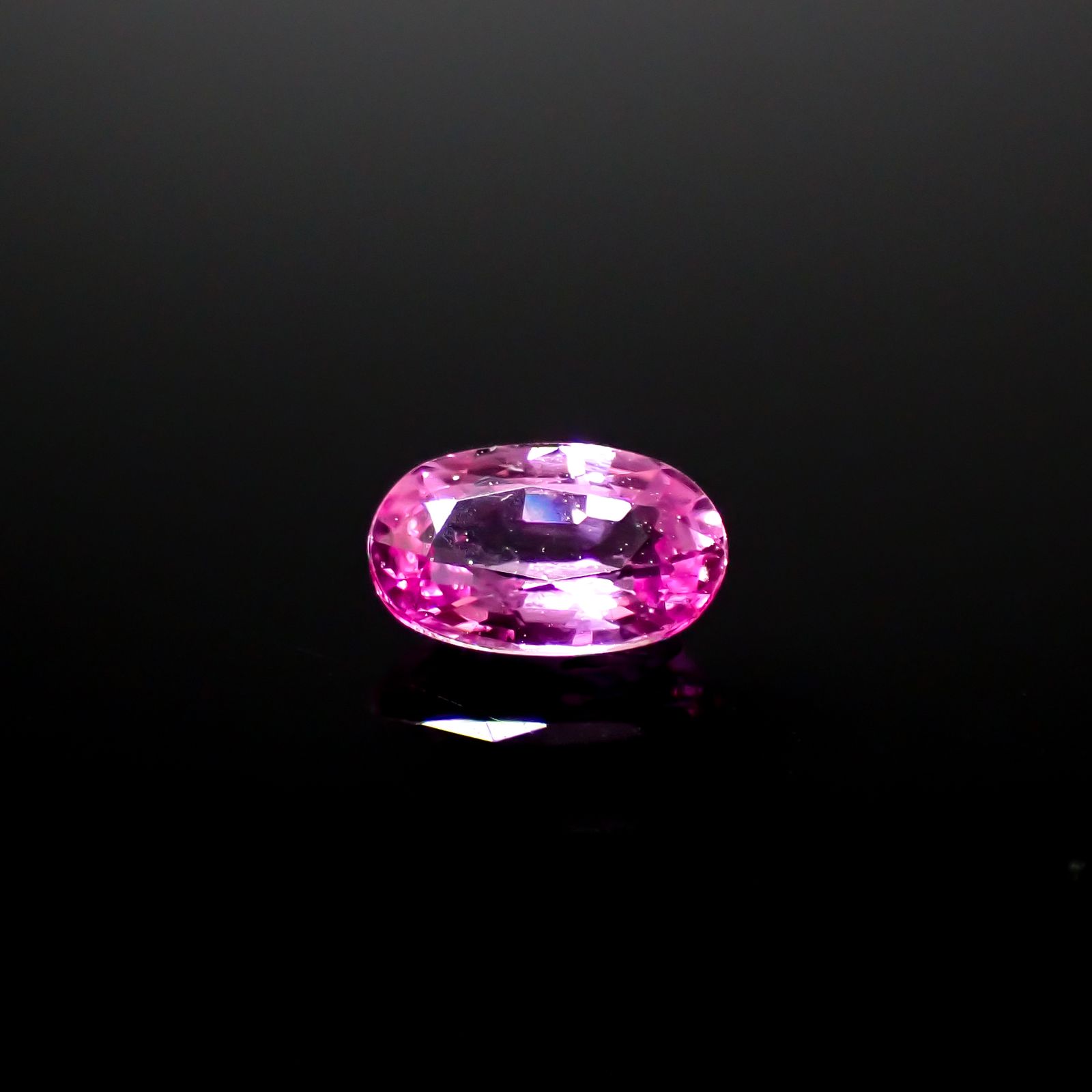 ネオンピンクサファイア スリランカ産 0.30ct[240728547]5x3.1mm前後