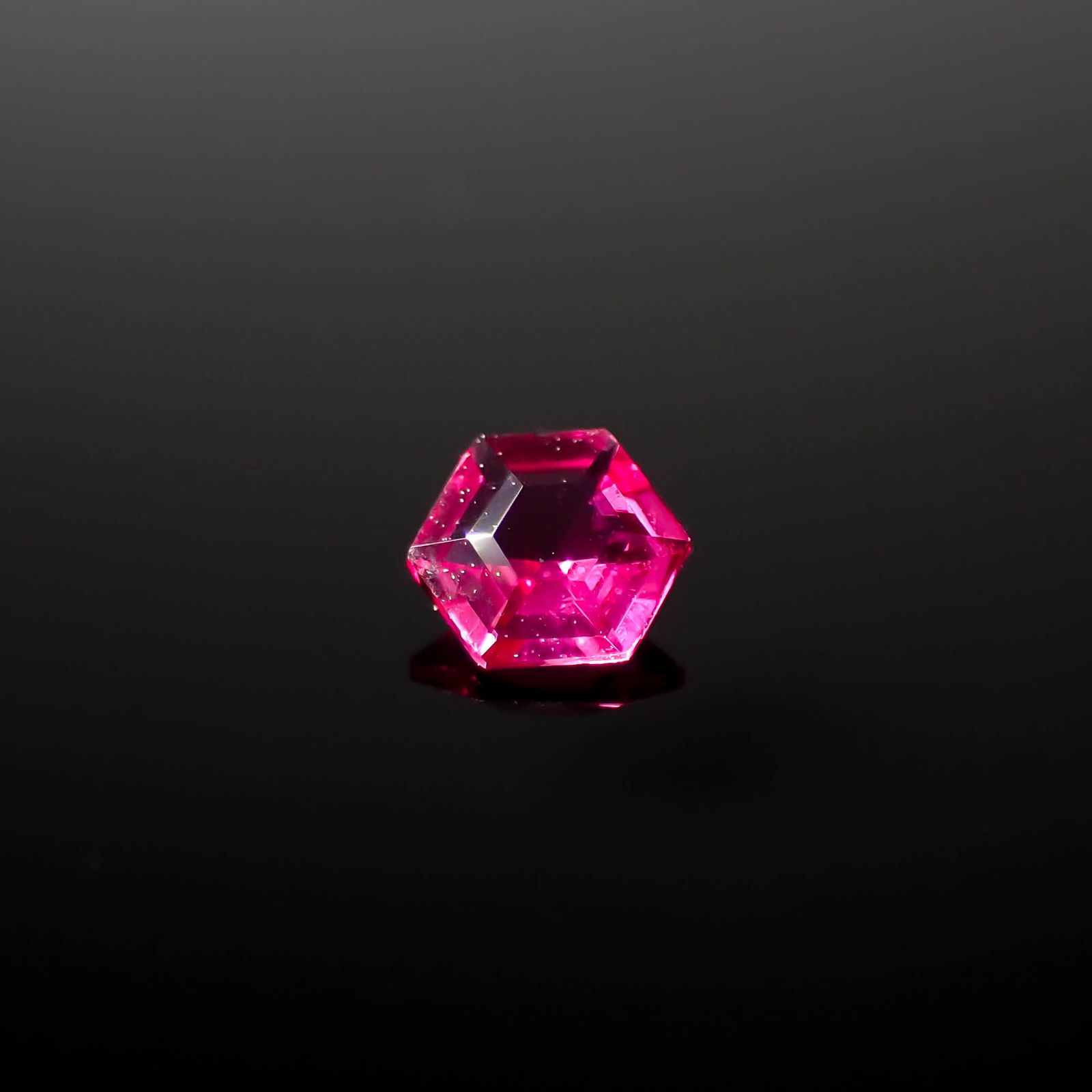 ◇ヘキサゴンカット◇ルビー 非加熱 モザンビーク産 0.11ct[240427101]3x3mm前後