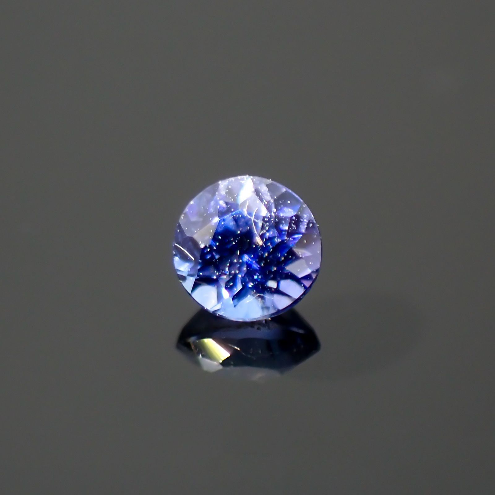 ベニトアイト(宝石名ベニトアイト)アメリカ・カリフォルニア州産 0.076ct 識別済[220515779]2.4x2.4mm前後