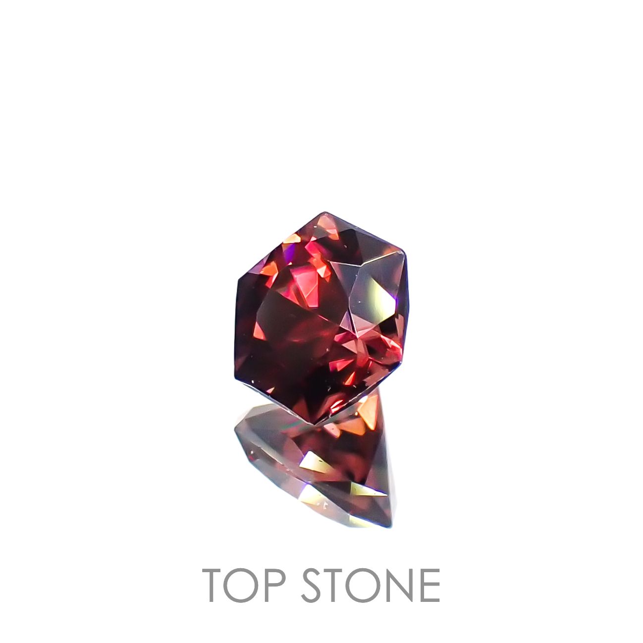 ◇ヘキサゴンカット◇レッドジルコン(宝石名ジルコン)スリランカ/カンボジア産 0.70ct 識別済[221219493]4.7x4.6mm前後