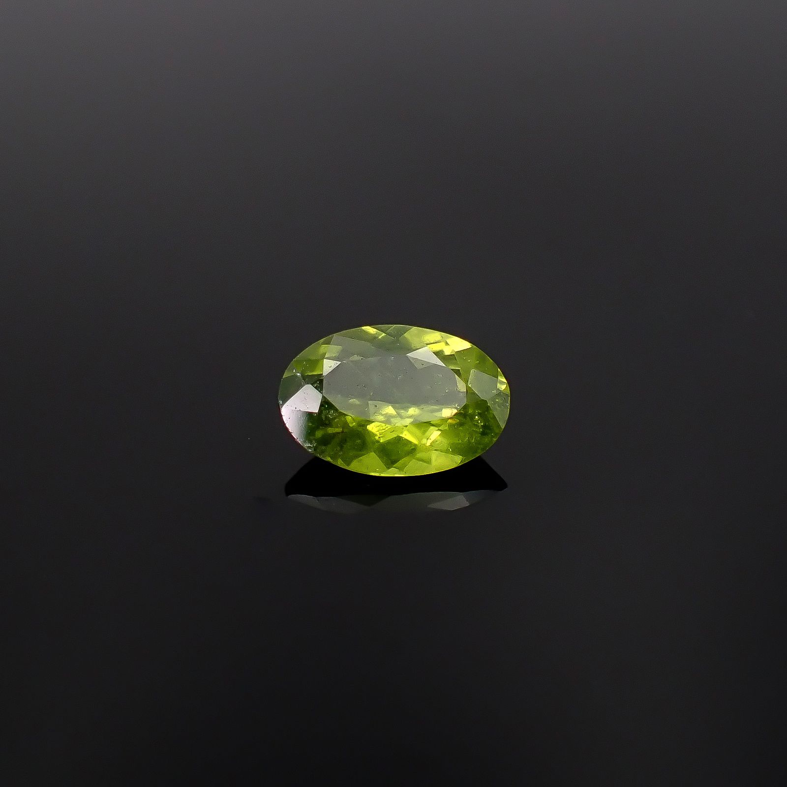 ベスビアナイト(アイドクレース) ケニア産 0.89ct / 7.7x5.4mm前後 [260231716]