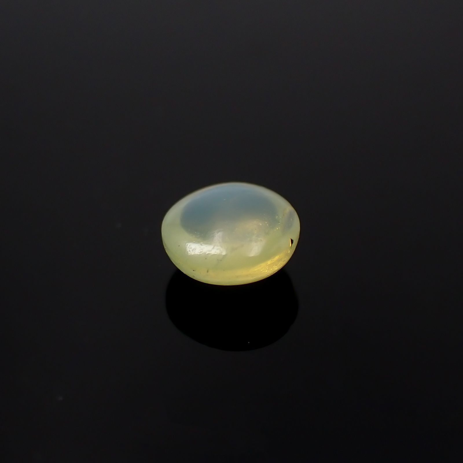 クリソベリルキャッツアイ スリランカ産 0.22ct / 3.4x3.3mm前後 [260118244]