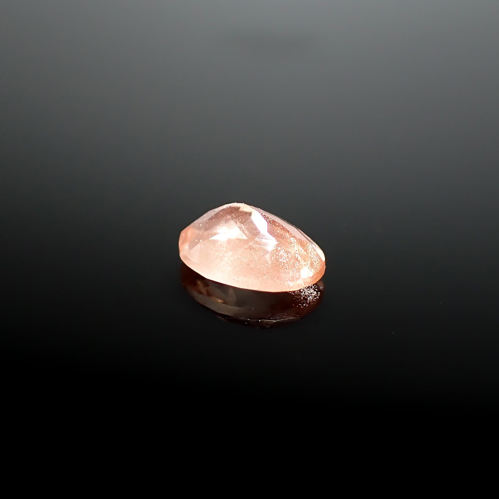 オレゴンサンストーン アメリカ・オレゴン州産 0.63ct / 6.8x4.8mm前後 [260732642]