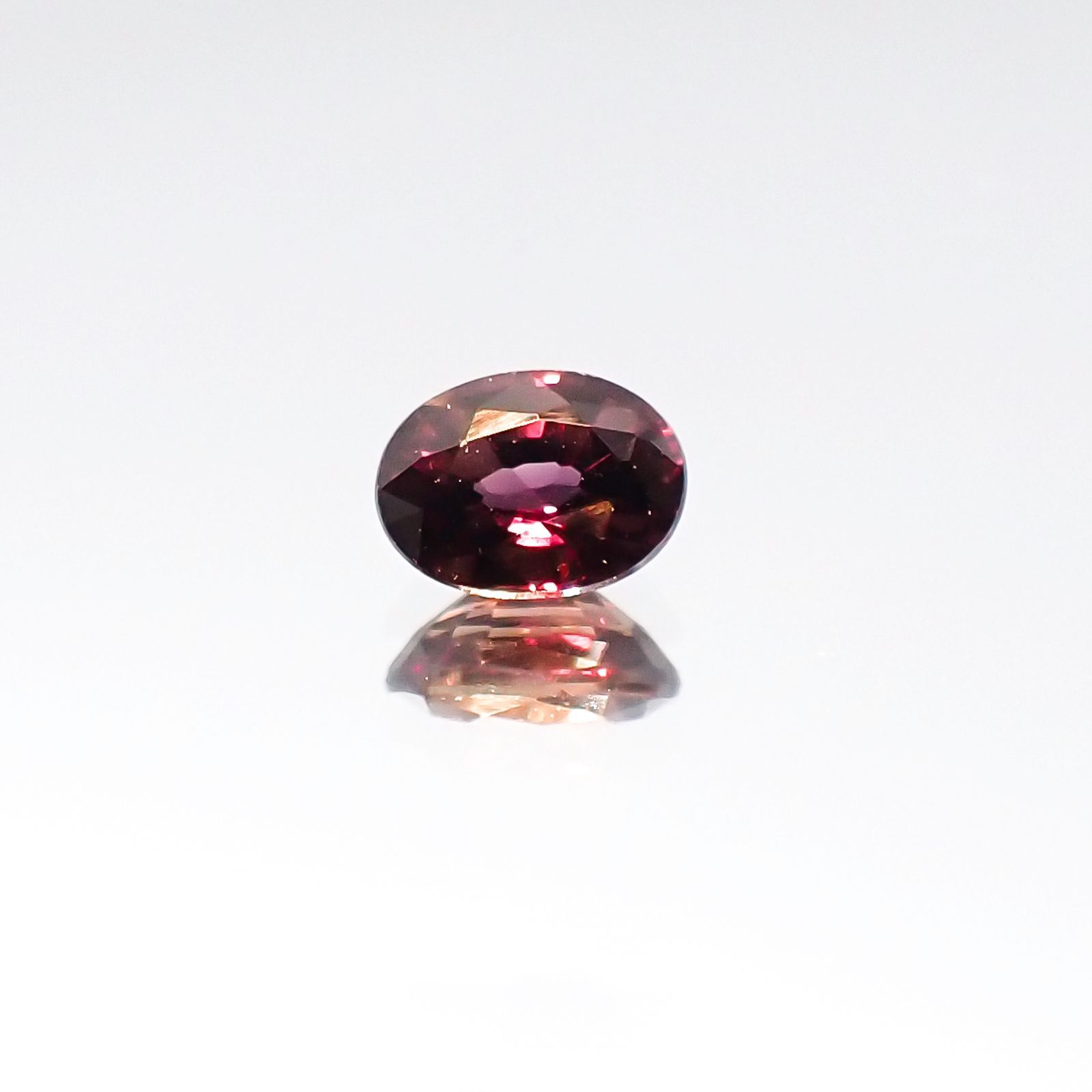 カラーチェンジサファイア 非加熱(宝石名サファイア)タンザニア産 0.37ct 識別済[231023984]4.8x3.5mm前後