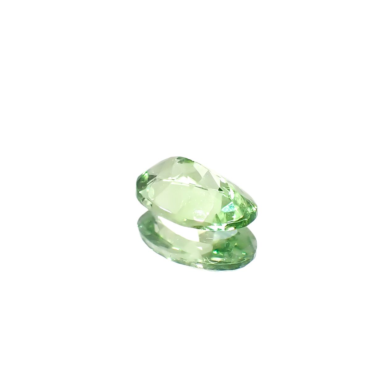 ミントガーネット(宝石名ガーネット)タンザニア産 0.47ct 識別済[241229607]6.2x3.9mm前後