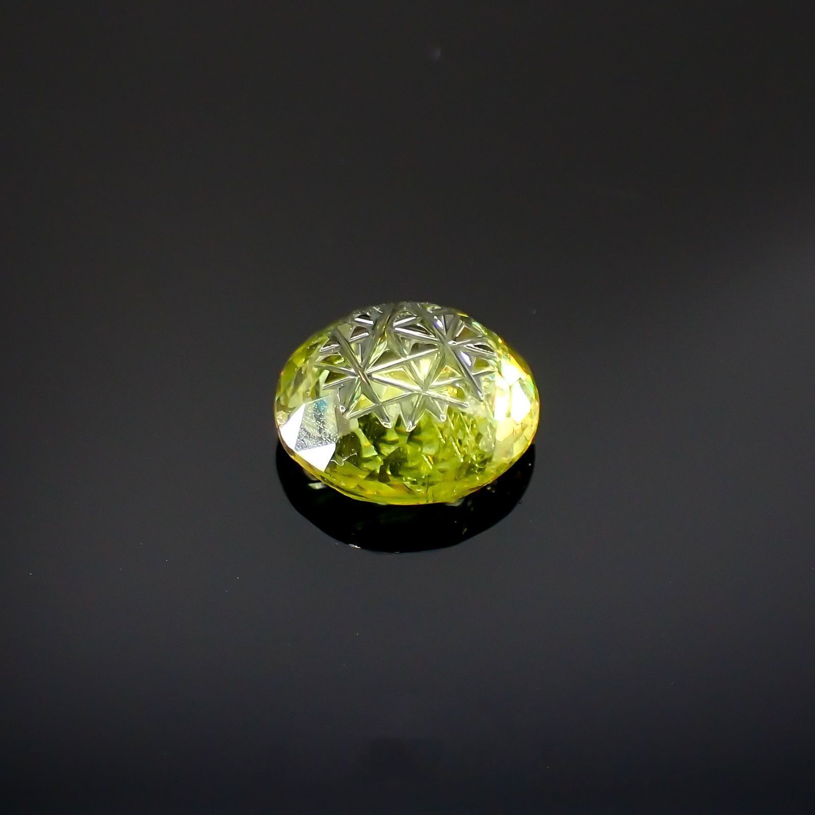 ◇甲州貴石切子Plus Three◇スフェーン カード付き(宝石名スフェーン)マダガスカル産 識別済 2.269ct / 8.6x8.5mm前後 [251116063]