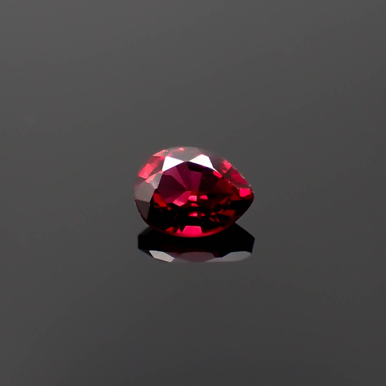 レッドスピネル ビルマ産 0.18ct[230722605]4x3mm前後