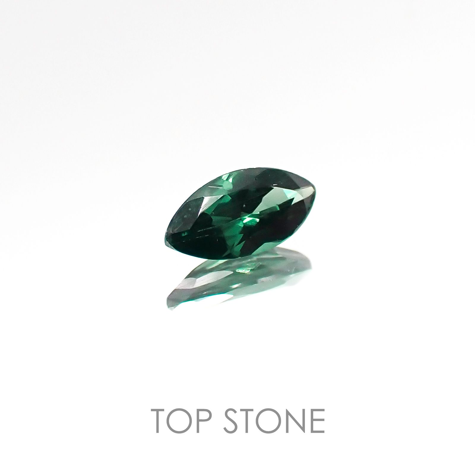 カラーチェンジガーネット(アレキタイプ) マダガスカル・ベキリー産 ルース 0.258ct[20106602]6×3mm前後
