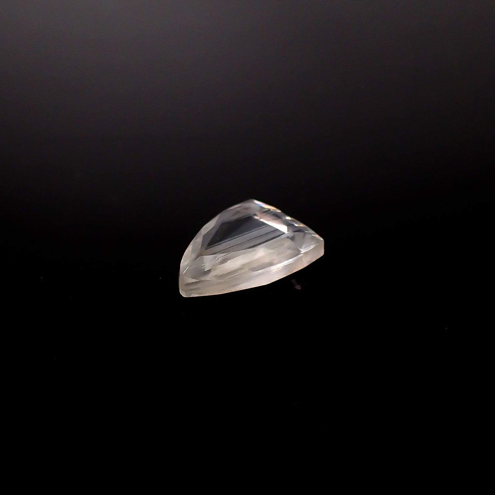 ◇リバーシブル◇マラウイムーンストーン マラウイ共和国産 2.27ct / 11.1x7.8mm前後 [260331812]