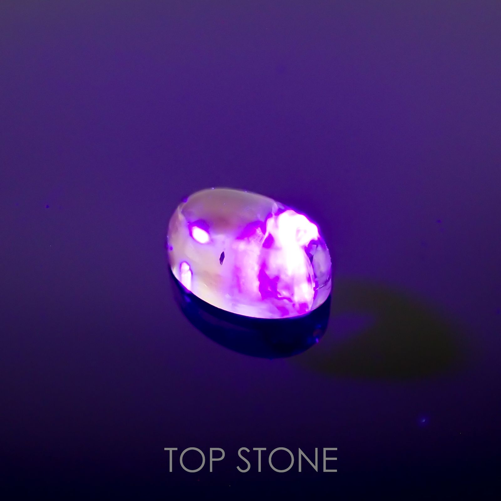 ミントガーネット(宝石名グロッシュラー・ガーネット)タンザニア産 0.71ct 識別済[220917749]5.8x4mm前後