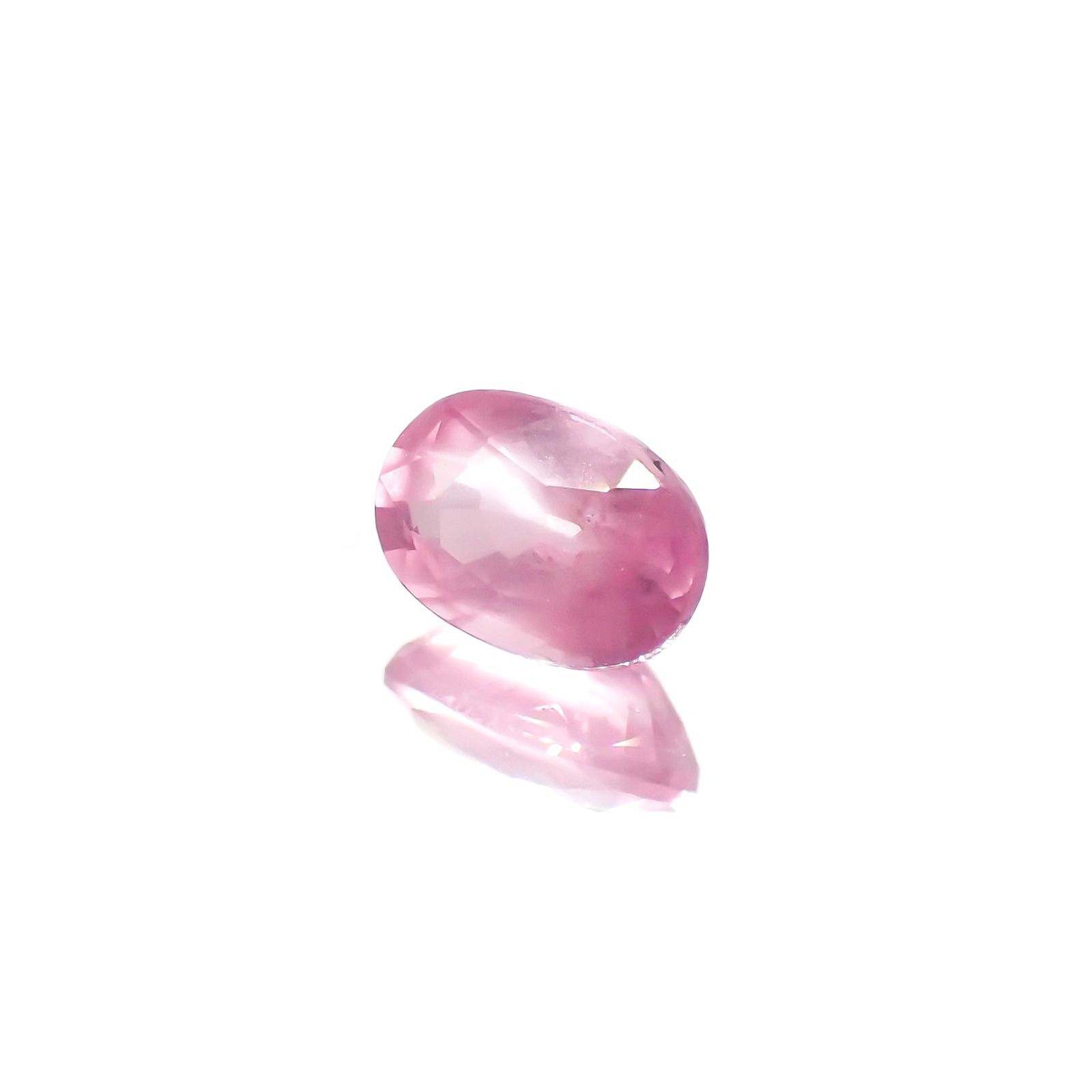 シルキーピンクスピネル(宝石名ピンク・スピネル)タンザニア産 識別済 0.97ct / 6.8x4.8mm前後 [240214139]