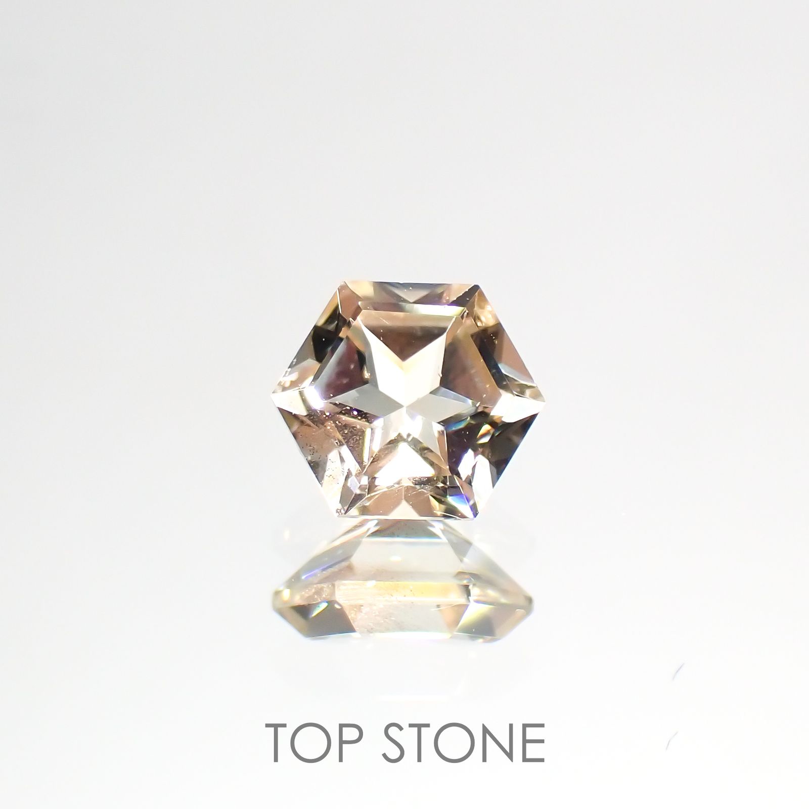 ◇ヘキサゴンカット◇オレゴンサンストーンSA(宝石名ラブラドライト) アメリカ・オレゴン州産 0.49ct 識別済[21019535]5.1×5.1mm前後