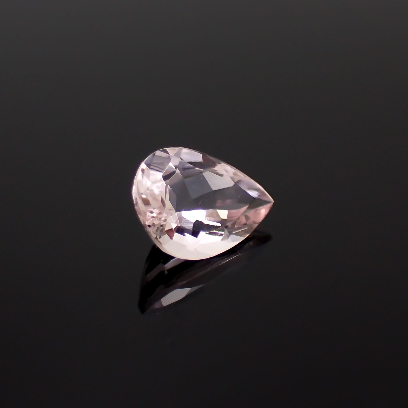 モルガナイト ブラジル産 0.57ct[230421792]7.1x5.2mm前後