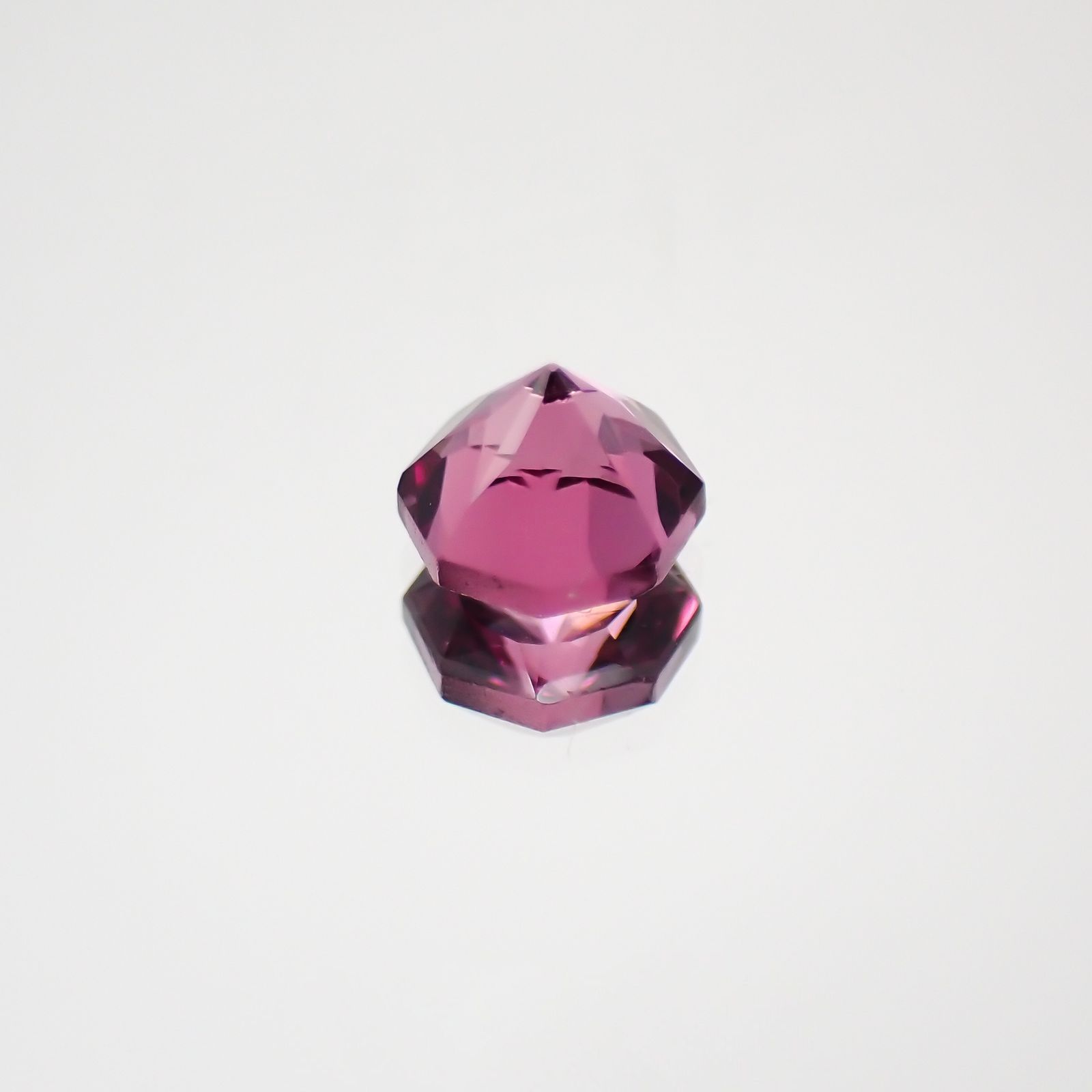 ◇オクタゴンカット◇マラヤガーネットSA(宝石名ガーネット) タンザニア産 0.40ct 識別済[210611033]4×4mm前後