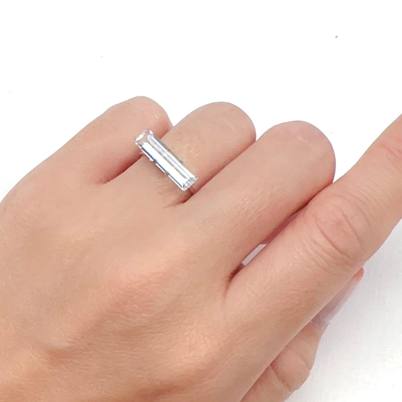 ナトロライト(宝石名ナトロライト)アメリカ・ニュージャージー州産 1.606ct ソ付(日独)[240527769]16.19x4.47mm前後