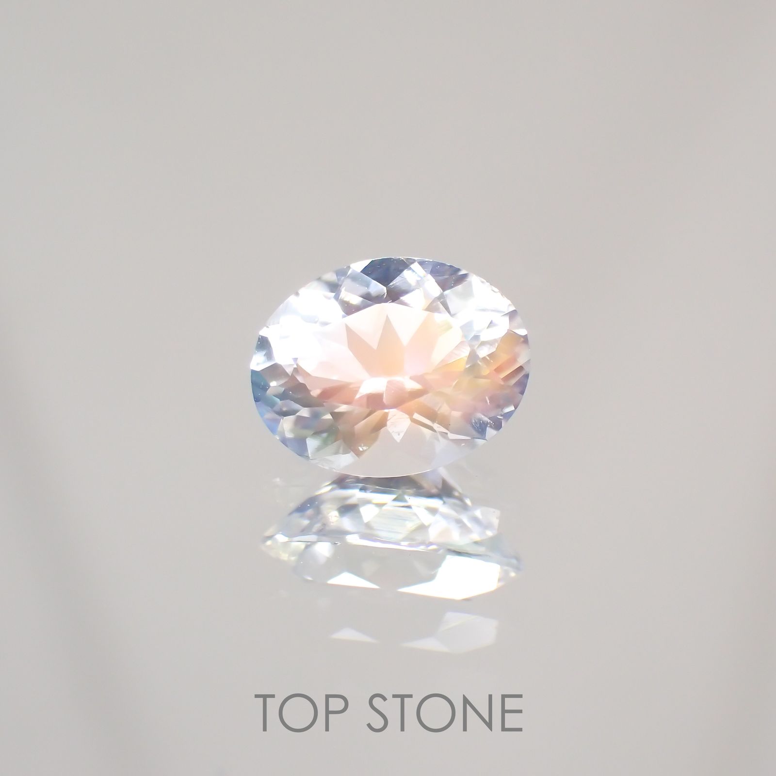 レインボームーンストーン(宝石名ラブラドライト)マダガスカル産 0.64ct 識別済[211113745]6.7x5.3mm前後