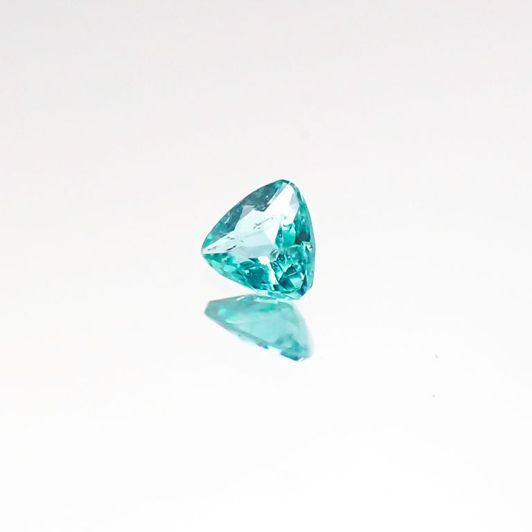 パライバトルマリン(宝石名トルマリン/別名パライバ・トルマリン) ブラジル・パライバ州バターリャ鉱山産 0.054ct 識別済[20106452]2.8×2.6mm前後