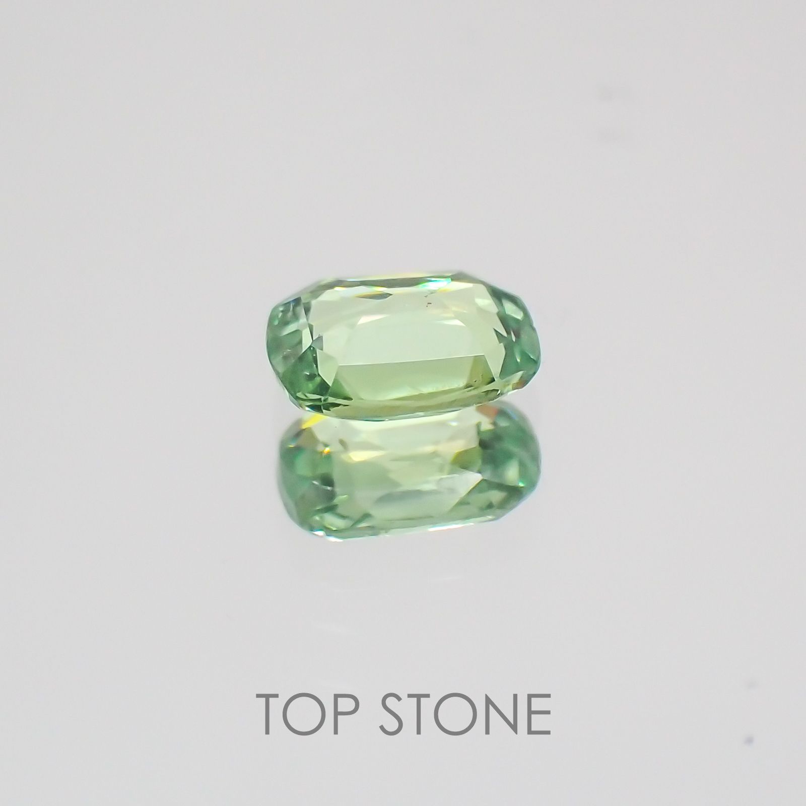デマントイドガーネット ナミビア産 ルース 0.25ct[21029897]4.5×3.4mm前後