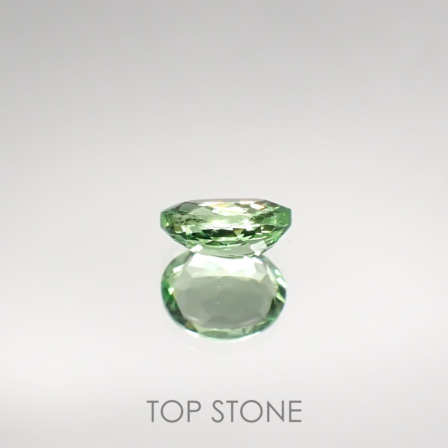 ミントガーネット(宝石名グリーン グロッシュラー・ガーネット) タンザニア産 0.44ct 識別済[210711534]5.3×4.1mm前後
